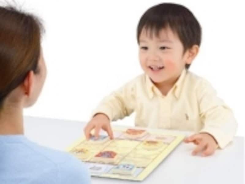 大きくてわかりやすい駒と盤。駒はあたたかみのある木製です