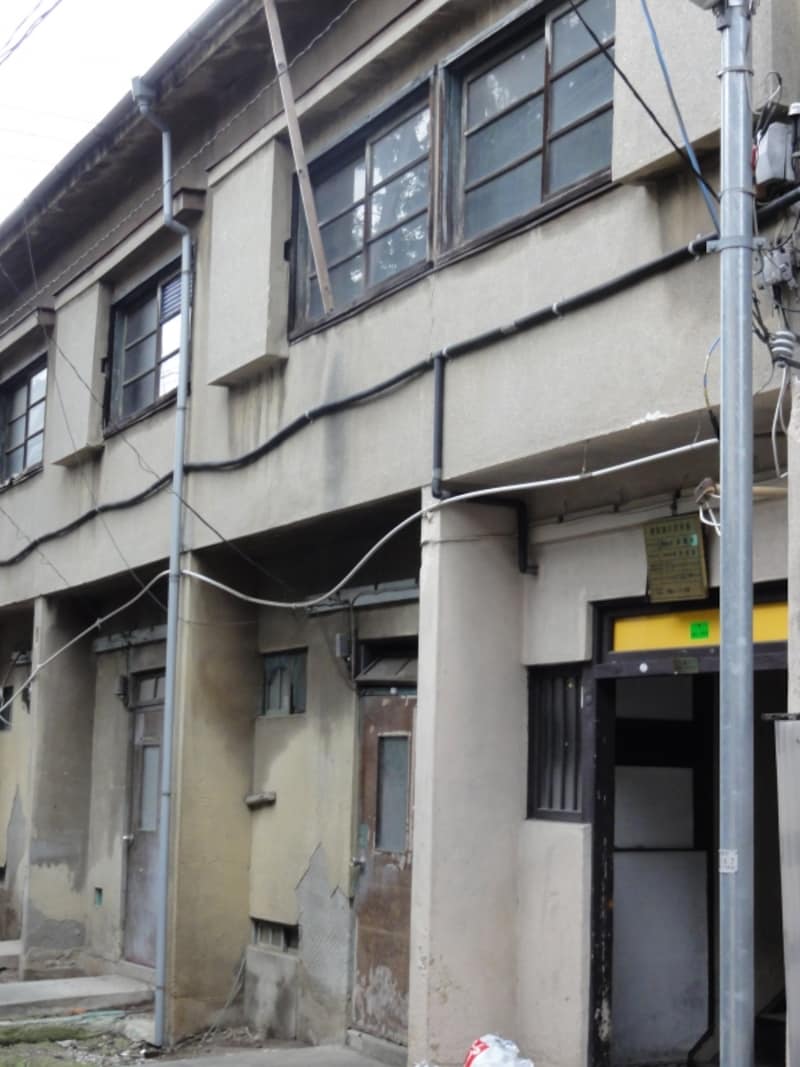 サッシではなく木枠の窓ガラスが懐かしい