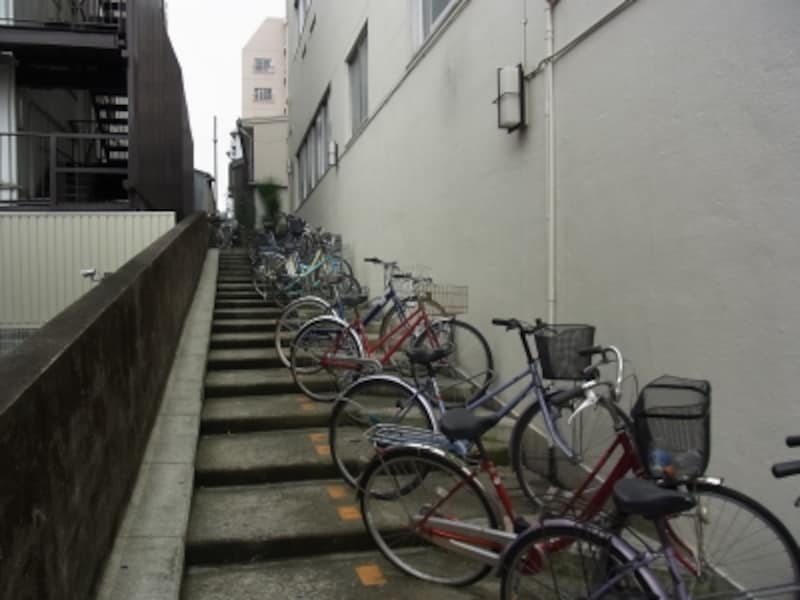 自転車置き場、空堀