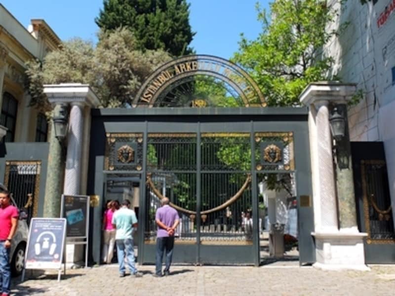 イスタンブール考古学博物館入口