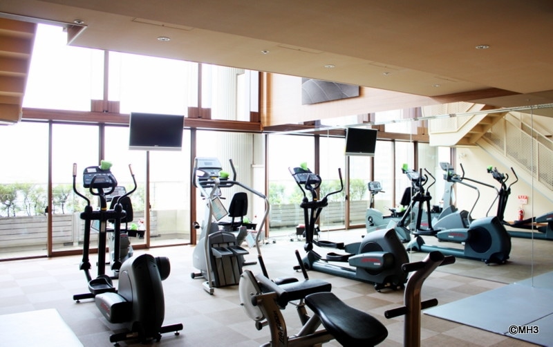 2層吹き抜けのフィットネススペース