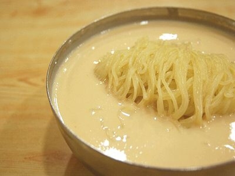 キラキラ輝く乳白色のスープ。大豆パワーでキレイになれます!