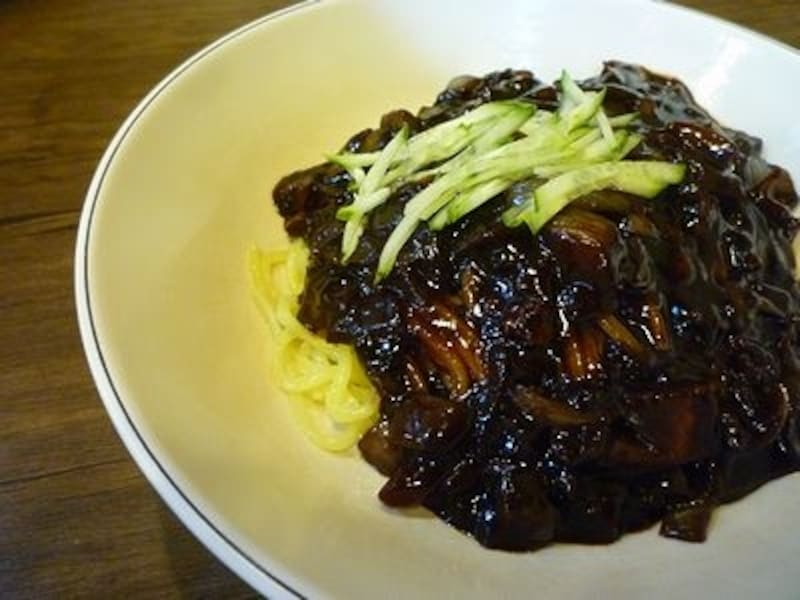 ドラマの主人公のように勢い良く食べて! 初めて食べる人でも美味しいと思える味ですヨ!