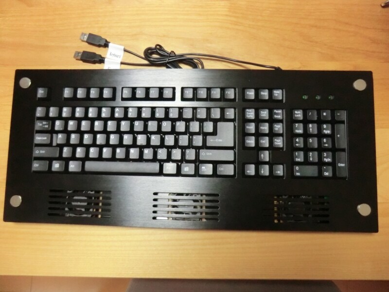 USBCOOLK。価格1580円。手に汗をかいても、あっという間に乾いて、爽快な気分でキーの入力が可能。