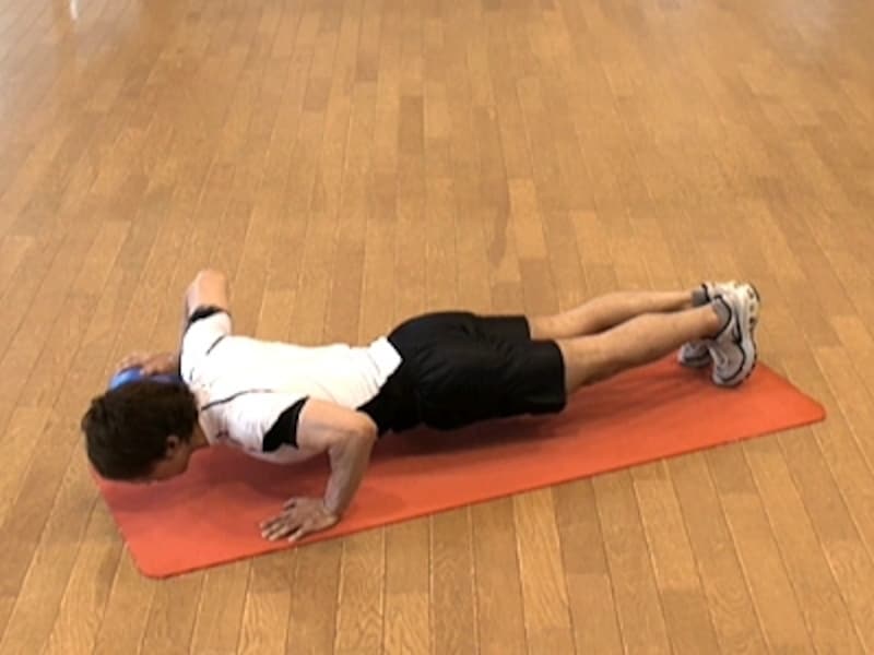 オルタイネイトボールプッシュアップその２