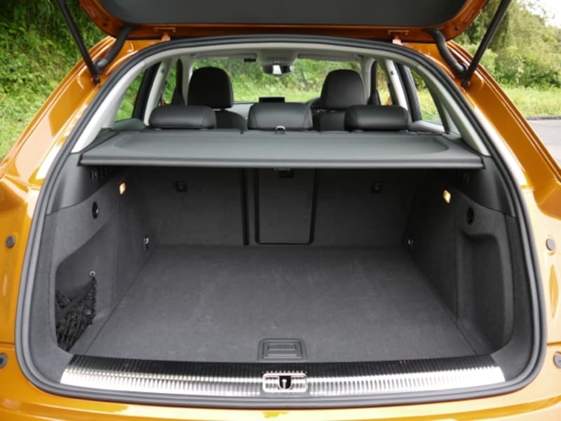 アウディQ3ラゲッジ