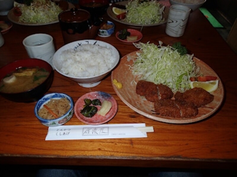 シーンモード（料理）undefinedF2 1/25秒 ISO100undefined4.5mm（25mm相当）「信濃屋undefinedひれかつ定食」undefined東京・根津のとんかつ店にて。料理モードに設定