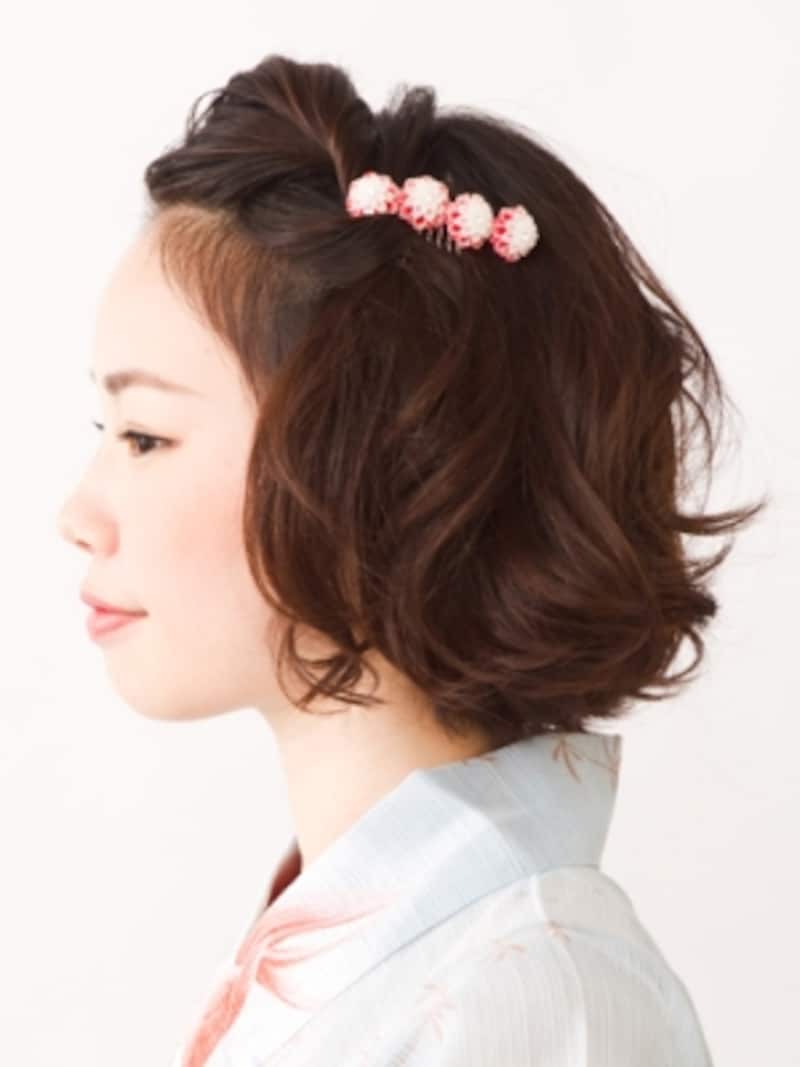 ショートボブの浴衣姿に 可憐な変形ポンパドールヘア 浴衣ヘアアレンジ All About