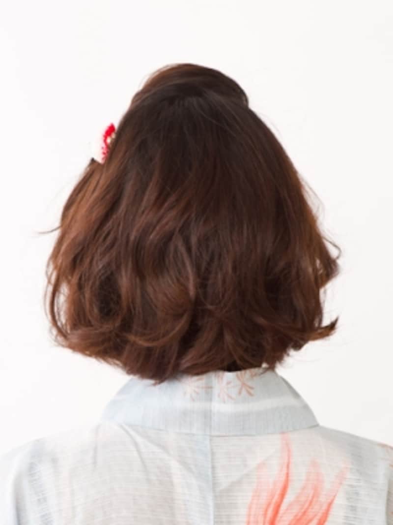 ショートボブの浴衣姿に 可憐な変形ポンパドールヘア 浴衣ヘアアレンジ All About