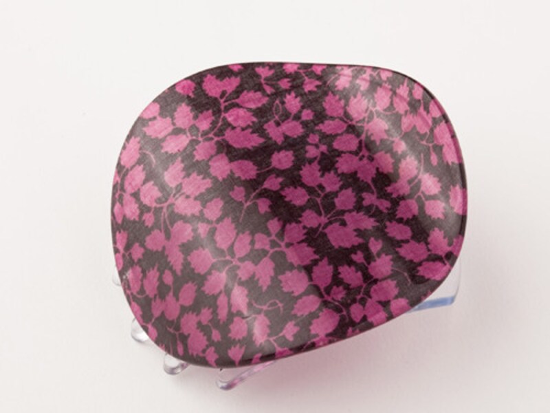 渋めカラーが大人っぽいヘアクリップ