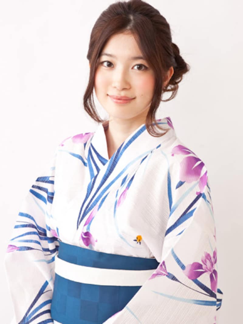 白地に薄紫色が涼しげな浴衣