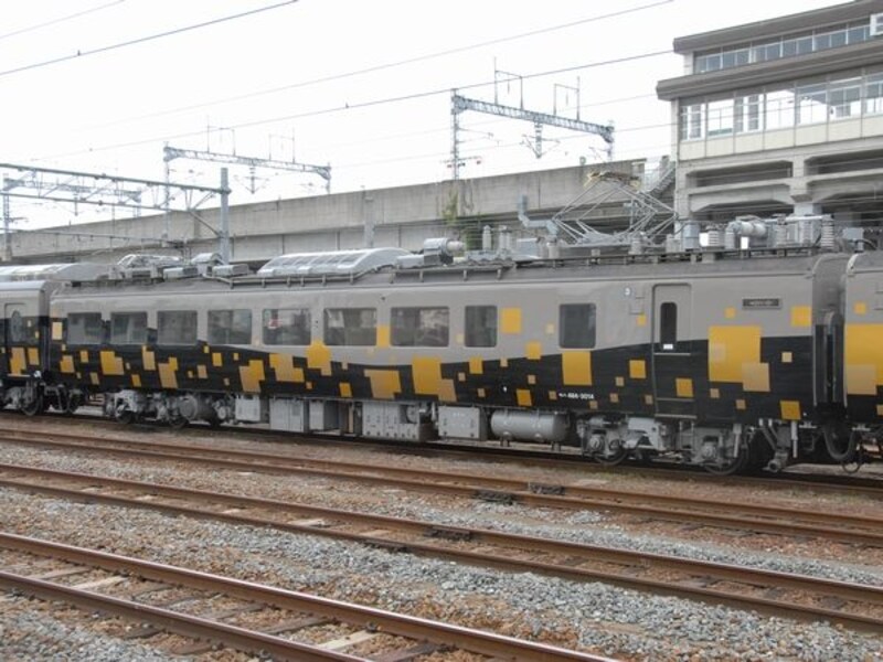 中間車は485系そのものだ