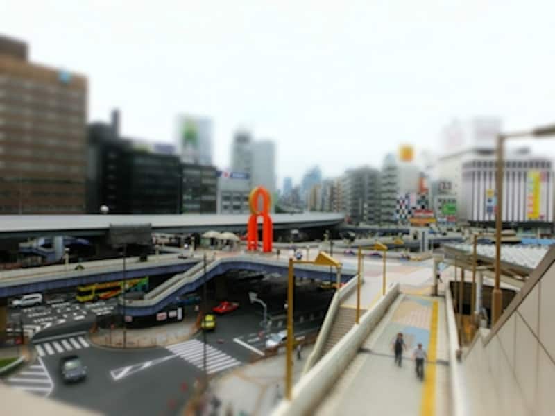 アートショット（ミニチュア）undefinedF7.9 1/250秒 ISO80undefined4.24mm（24mm相当）「上野駅前」undefinedアートショットの「ミニチュア」モードで撮影undefinedノーマル撮影