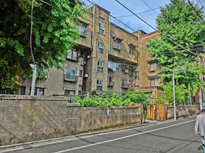 HDRアートundefinedF3 1/500秒 ISO80undefined4.24mm（24mm相当）「同潤会・上野下アパート」