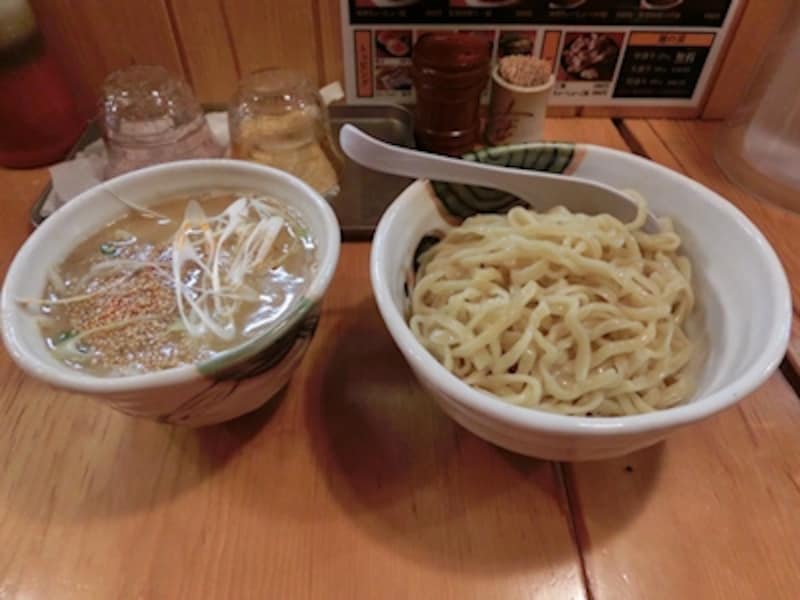 ベストショット（食べ物）undefinedF3 1/100秒 ISO800undefined4.24mm（24mm相当）「御徒町・高樋兄弟・味噌つけ麺」undefinedフラッシュ非発光にて撮影