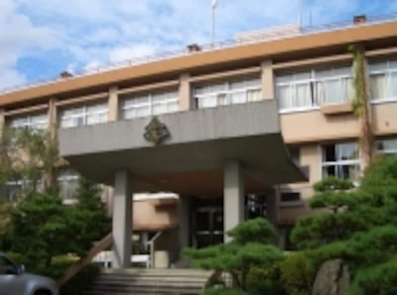 全日制普通科高校として全国初の単位制を導入した奈良高校