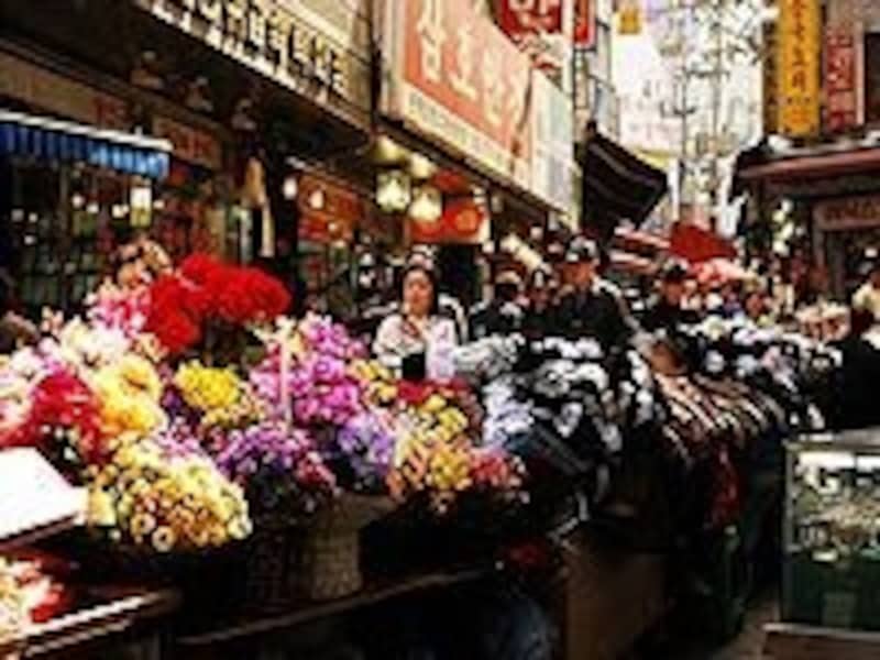 とにかくモノで溢れた市場だから、思いもよらない掘り出し物が見つかるかも!