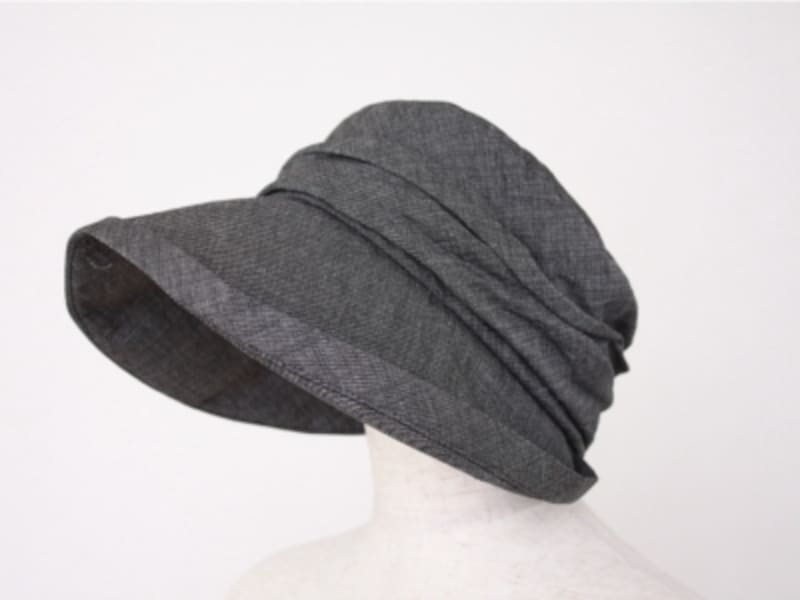 きれいめスタイルにも似合う大人な帽子