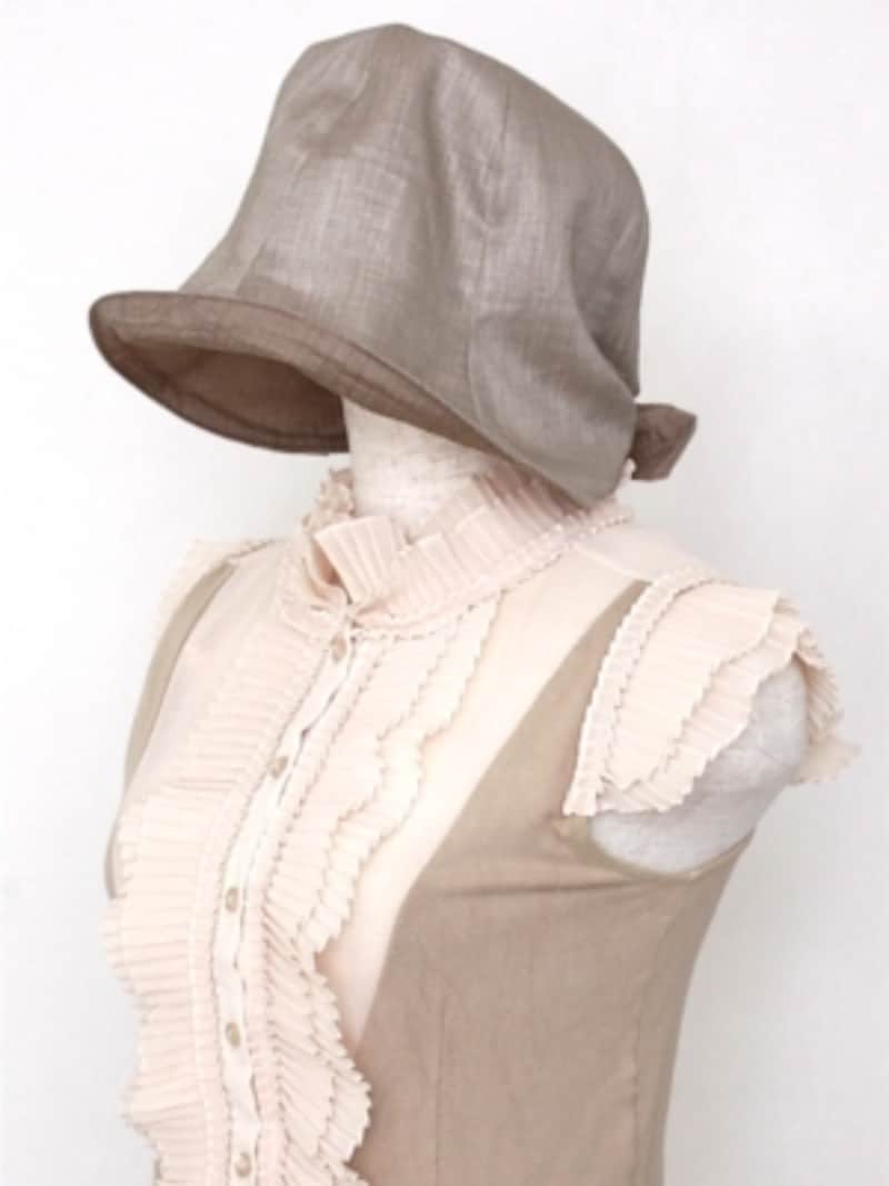 きれいめスタイルにも似合う大人な帽子