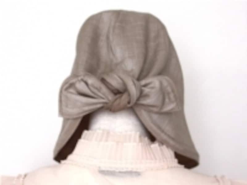 きれいめスタイルにも似合う大人な帽子