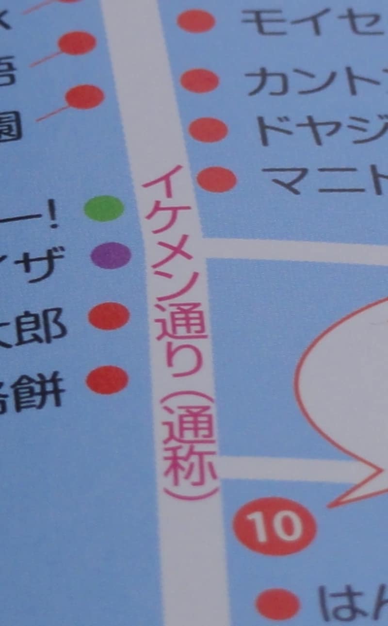 大久保通りから、職安通りへ垂直に伸びる通りだ