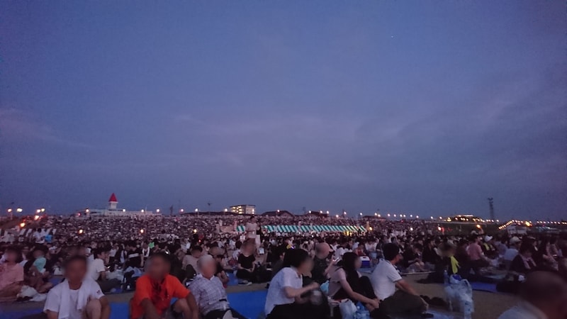 信濃川右岸・フェニックス観覧席／2019