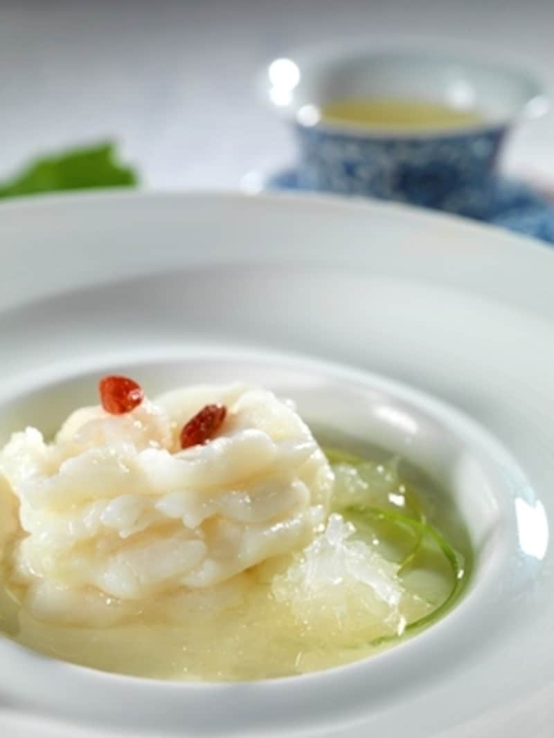 看板メニューの1つ「蒸しエビとツバメの巣、卵白のスープ」 (c) Sands Cotai Central