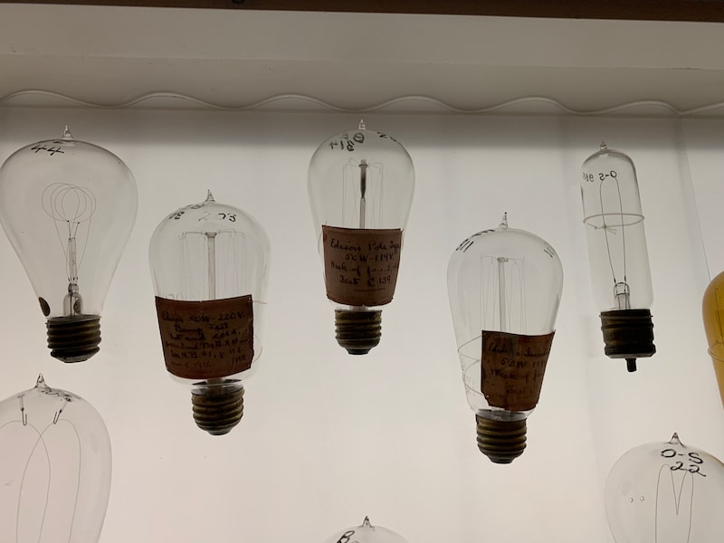 エジソンが作った初期の電球のコレクションに含まれる!