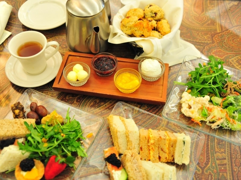 ティールームの豪華な軽食メニュー