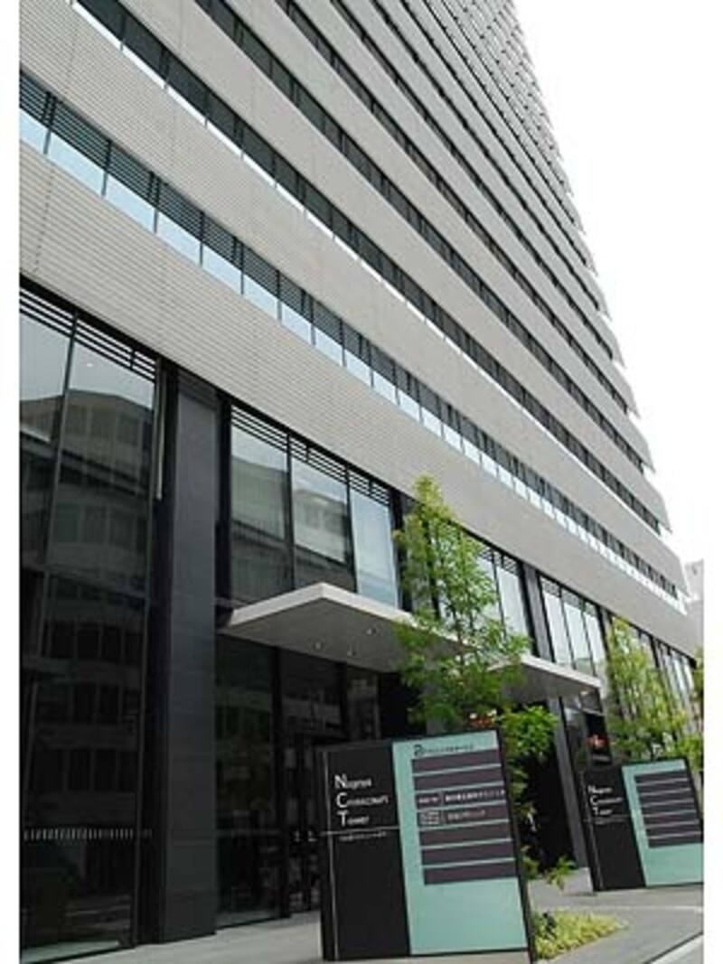 クロスコートタワー