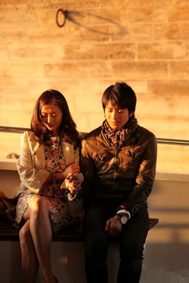 『新しい靴を買わなくちゃ』夕暮れのパリ