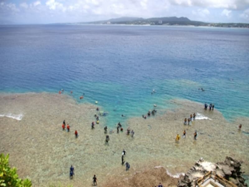 真栄田岬はダイビング＆シュノーケリングともに人気No.1のポイント