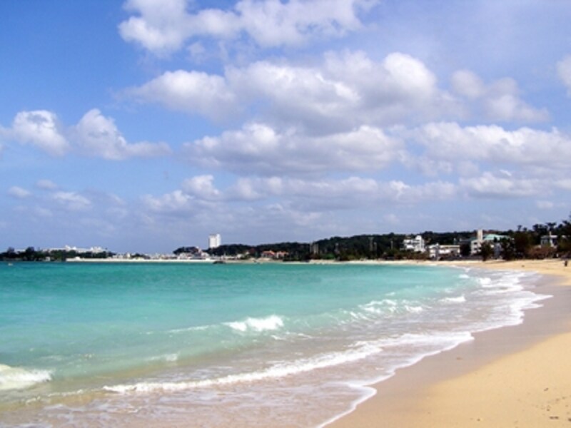 読谷～恩納にかけて沖縄らしい色のビーチが続きますundefined写真提供：沖縄写真壁館