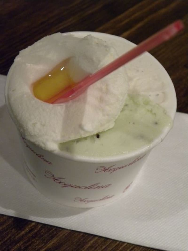 「アクオリーナ」のジェラート カップ3種盛り(590円)。2種盛り(540円)/コーン(+40円)、お子様2種盛り(10歳まで 300円)