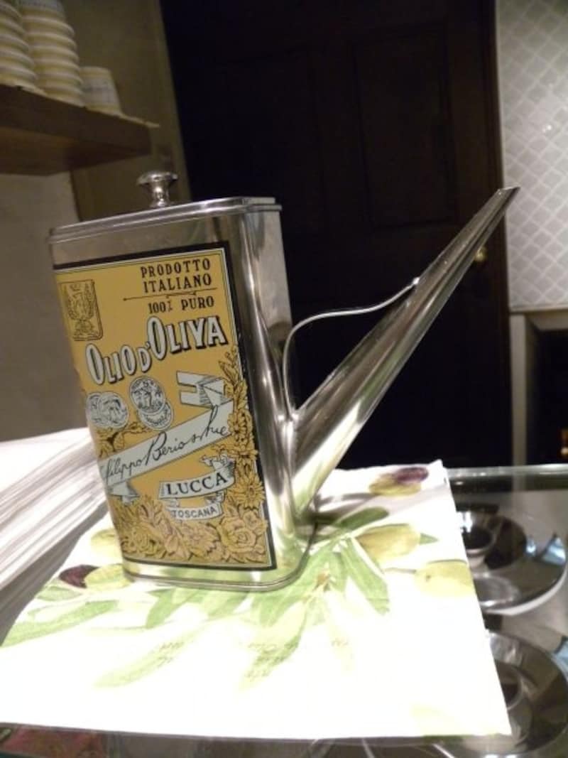 「アクオリーナ」でジェラートに添えるエクストラ・ヴァージン・オリーブオイル