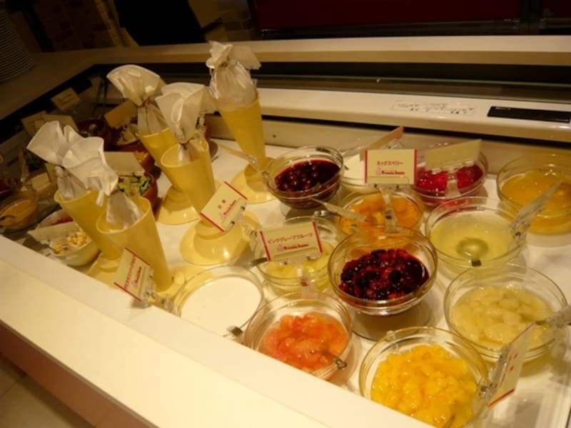 クリームの絞り器などが並ぶ