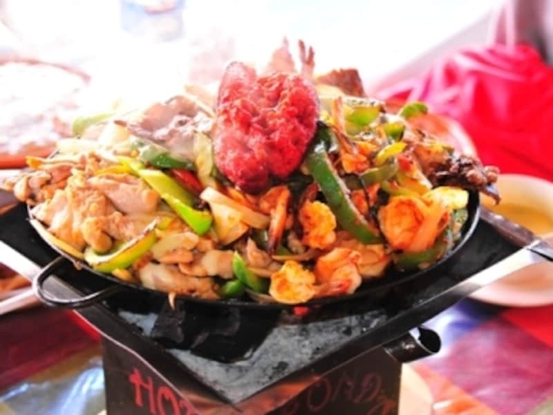 メキシカントラディショナルプレート。トルティーヤに包んで食べます