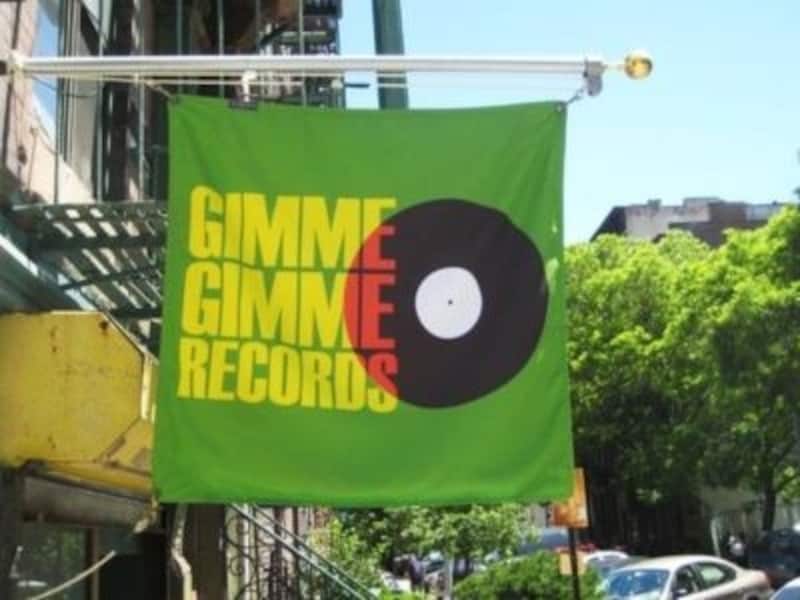 派手なフラッグが目印！