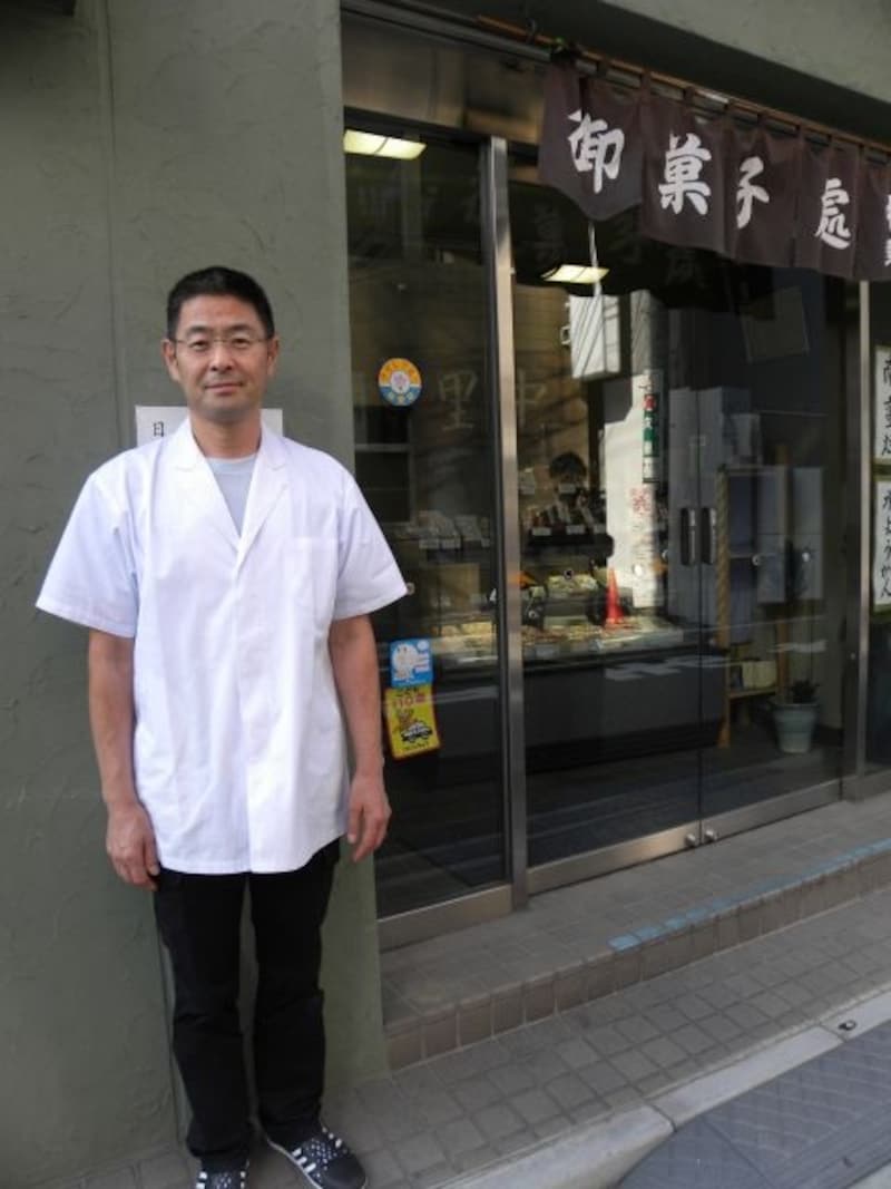 「中里」の五代目店主、鈴木俊さん