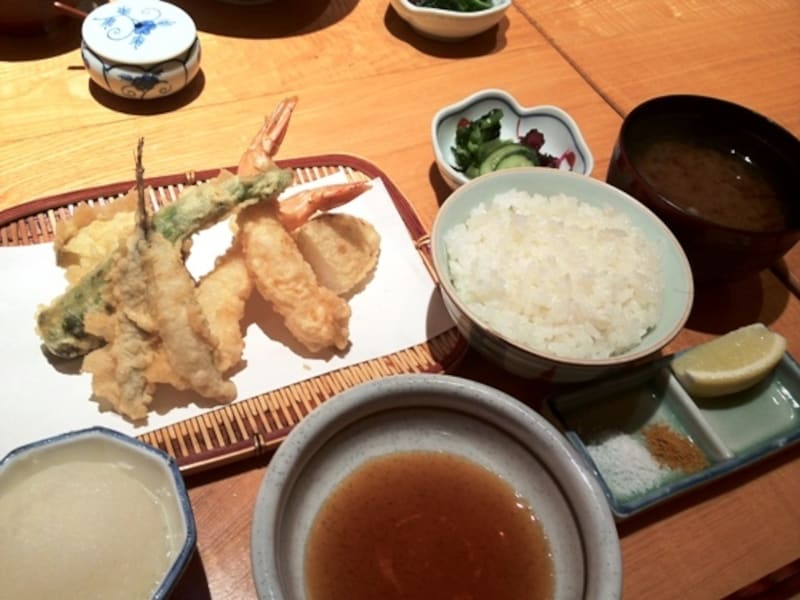 ランチタイムの「天ぷら定食」