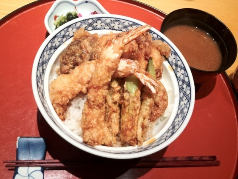 ランチタイムの「特製天丼」