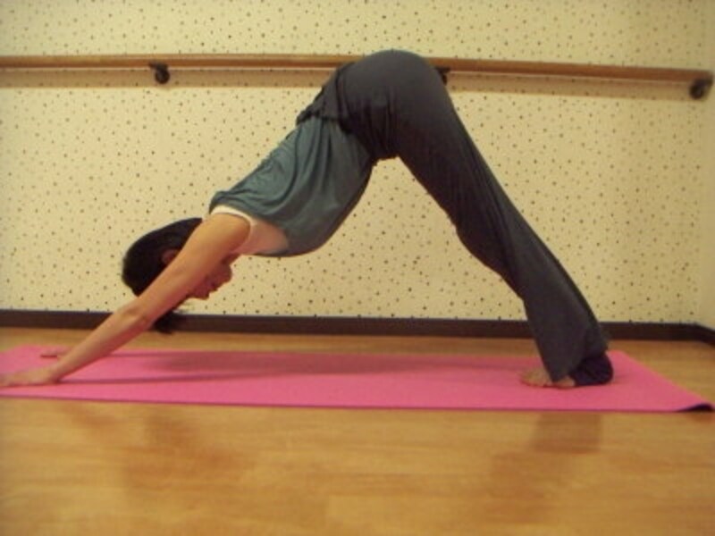 ランスをとりながらお尻を上げていきましょう。