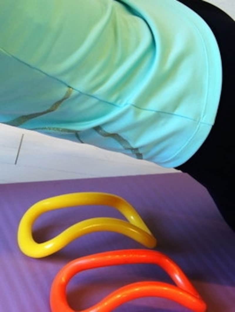 リングは2本で使っても、1本を片脚ずつ順番に使ってもOK！