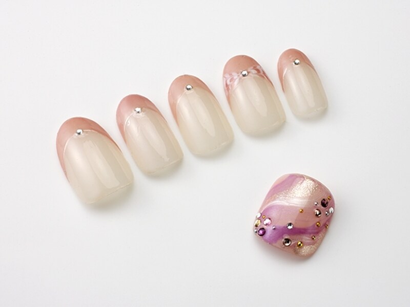 どんなドレスにも似合うシンプルデザイン