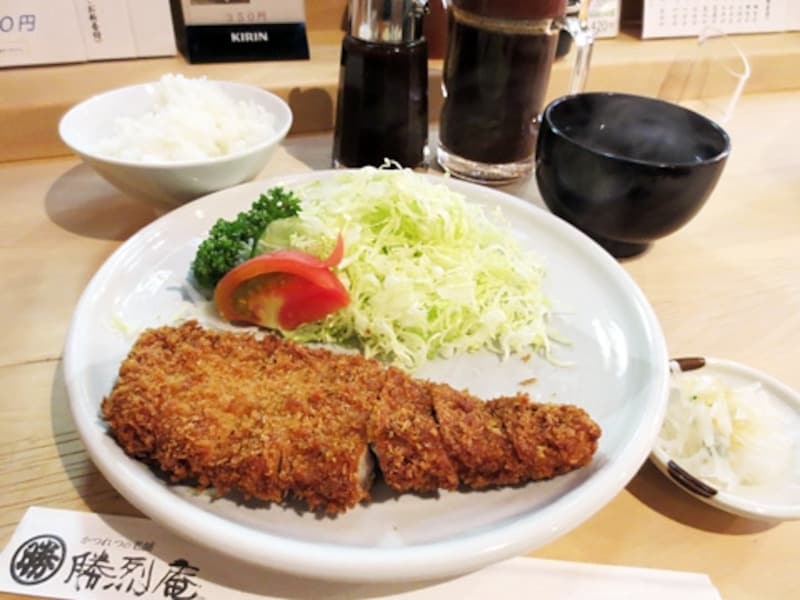 やまゆりポークロースかつ定食(1890円)