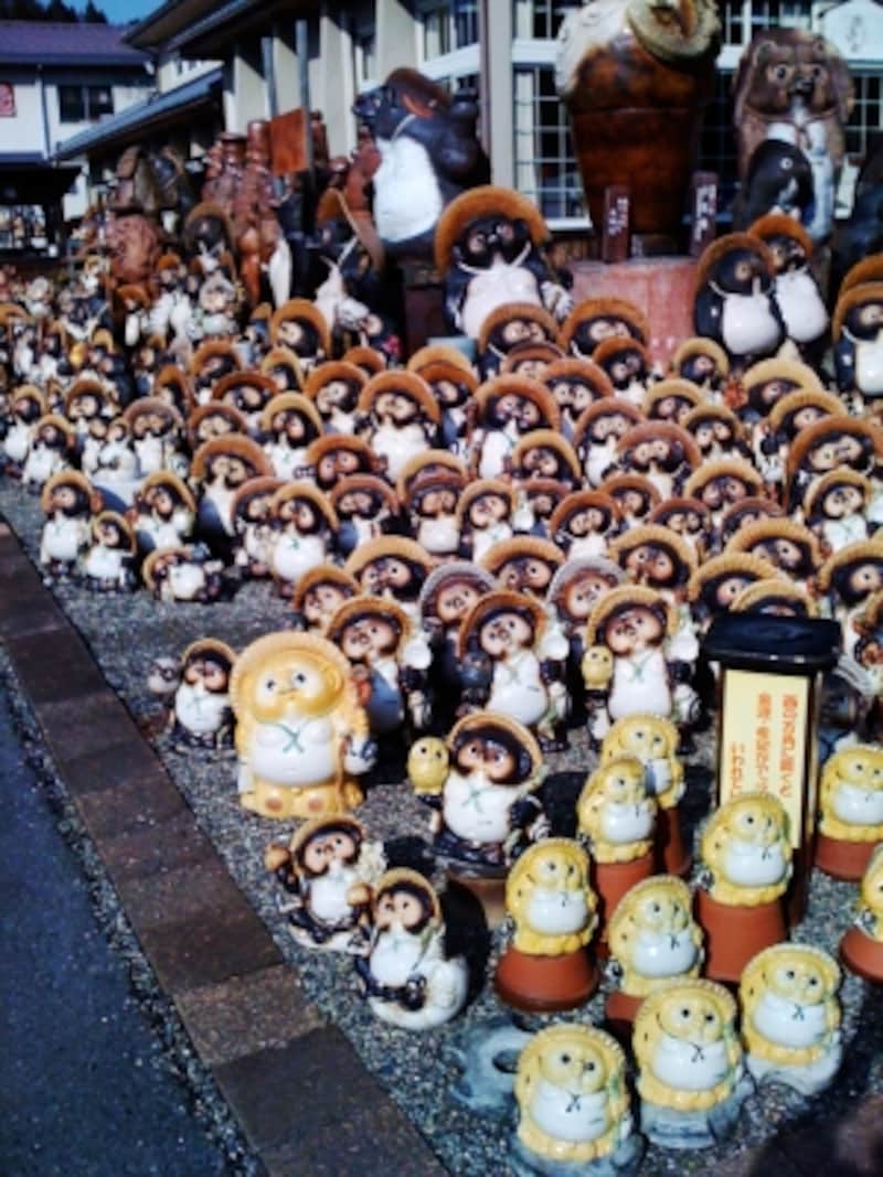 見渡す限り狸 狸 狸 滋賀の 信楽陶苑 たぬき村 滋賀の観光 旅行 All About