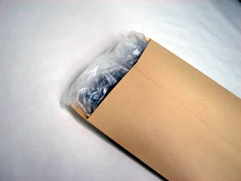 クラフト封筒に入れます。