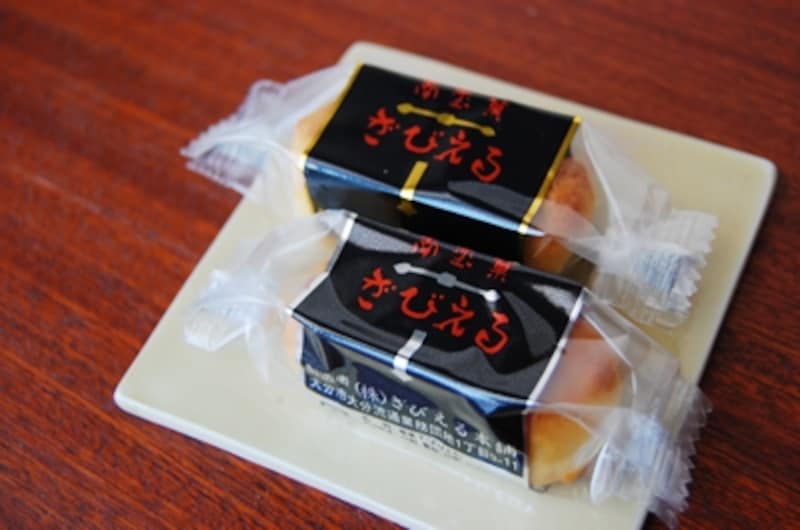大分のお土産でまっさきに名前が挙がるほど有名なお菓子「ざびえる」。キリスト教の宣教師、フランシスコ・ザビエルは1551年には豊後の国・大分に赴き、キリシタン大名