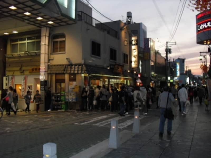 高速餅つきで有名 奈良 中谷堂 のよもぎ餅 奈良の観光 旅行 All About 高速餅つきで有名 奈良 中谷堂 のよもぎ餅 奈良の観光 旅行 All About