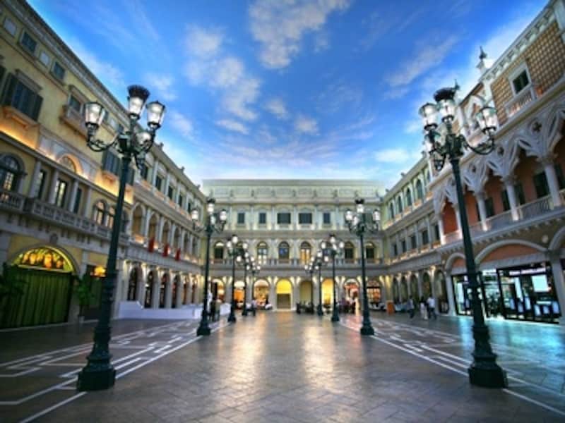 モールの中心となるセント・マークス・スクエア (c) The Venetian Macao